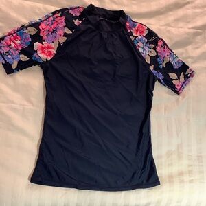 Old Navy short sleeve rash guard navy with flowered sleeves size medium